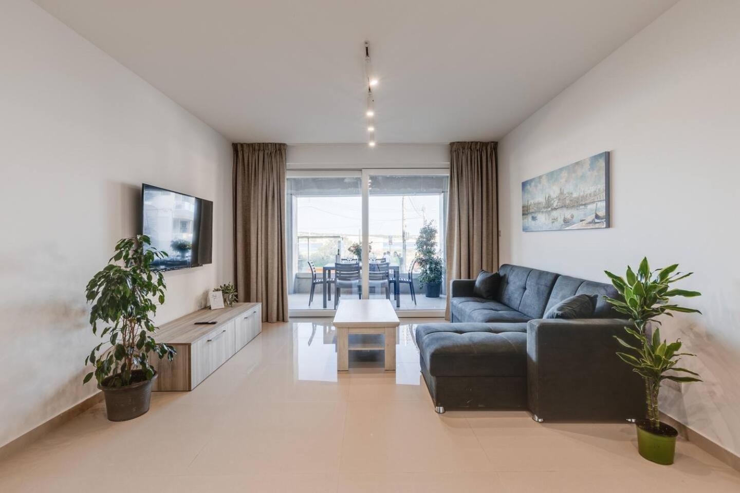 9Ten11 Seafront By Homely Mellieħa Exterior foto