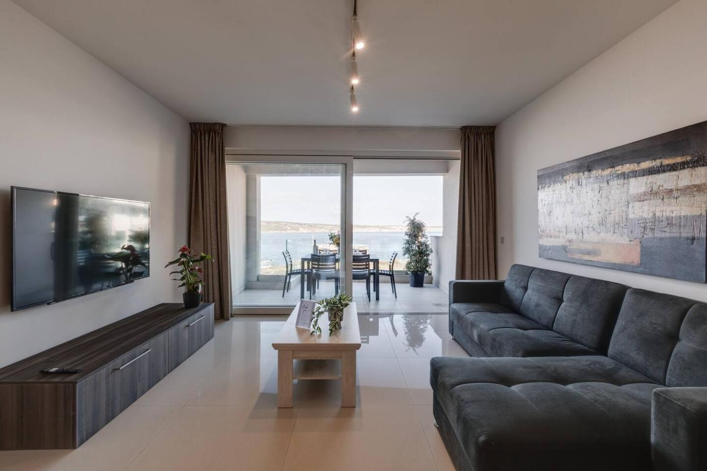 9Ten11 Seafront By Homely Mellieħa Exterior foto