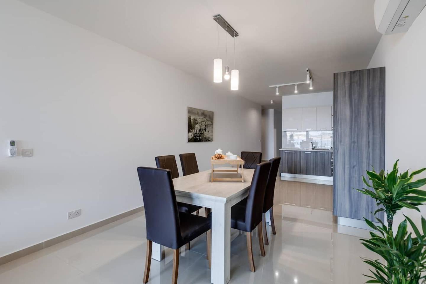 9Ten11 Seafront By Homely Mellieħa Exterior foto