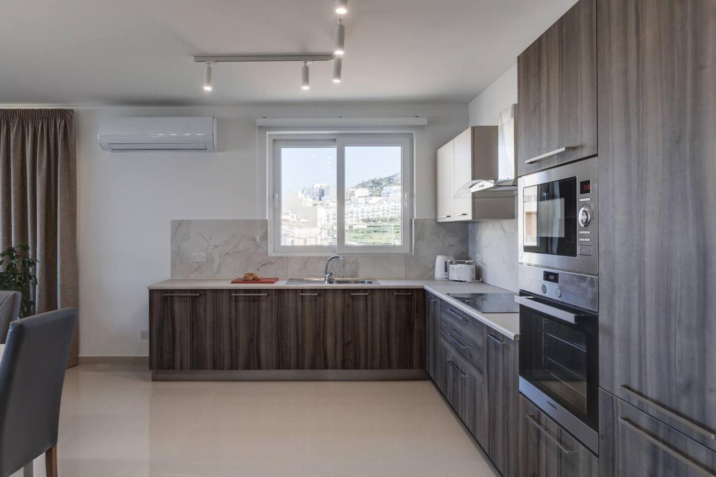 9Ten11 Seafront By Homely Mellieħa Exterior foto
