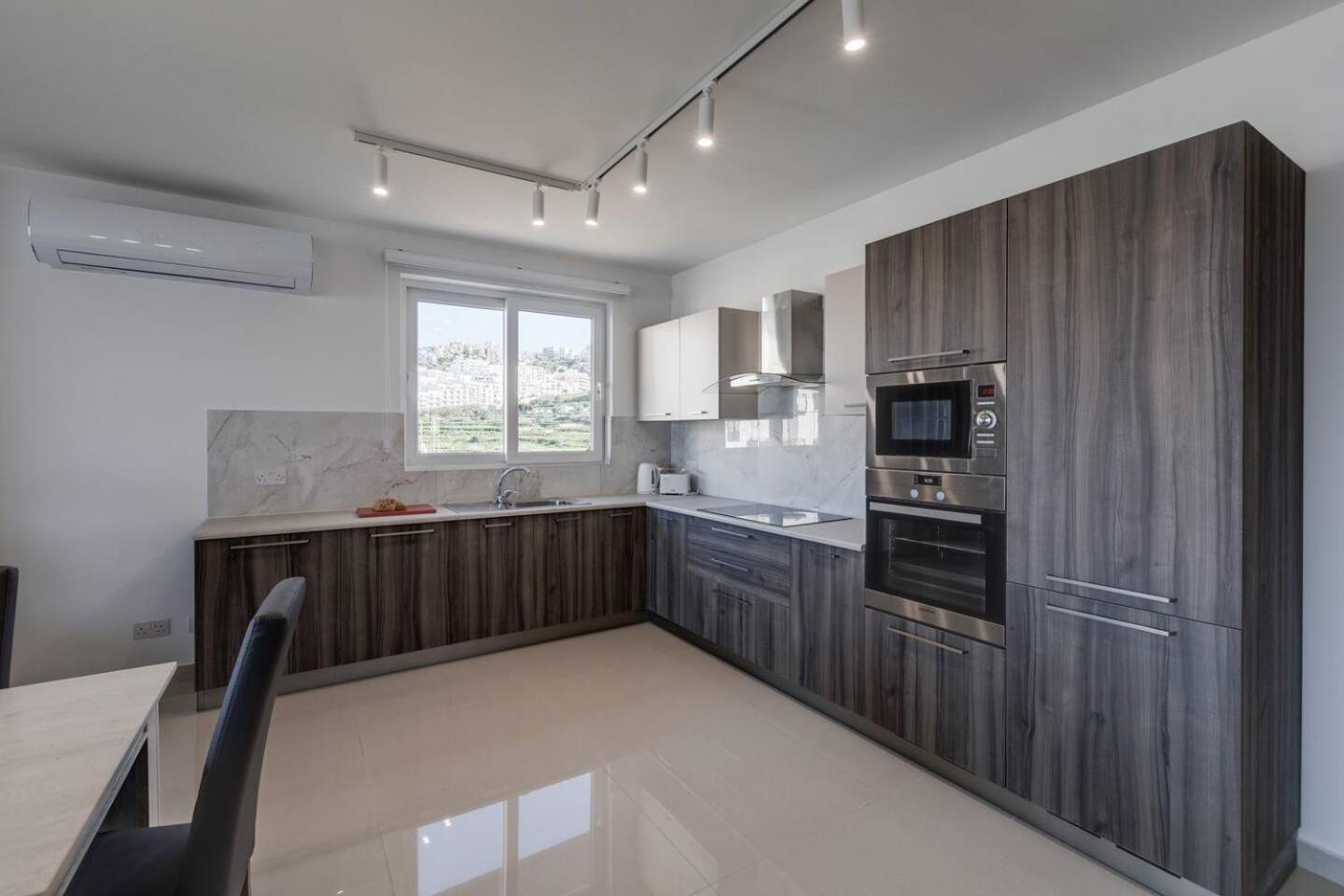 9Ten11 Seafront By Homely Mellieħa Exterior foto