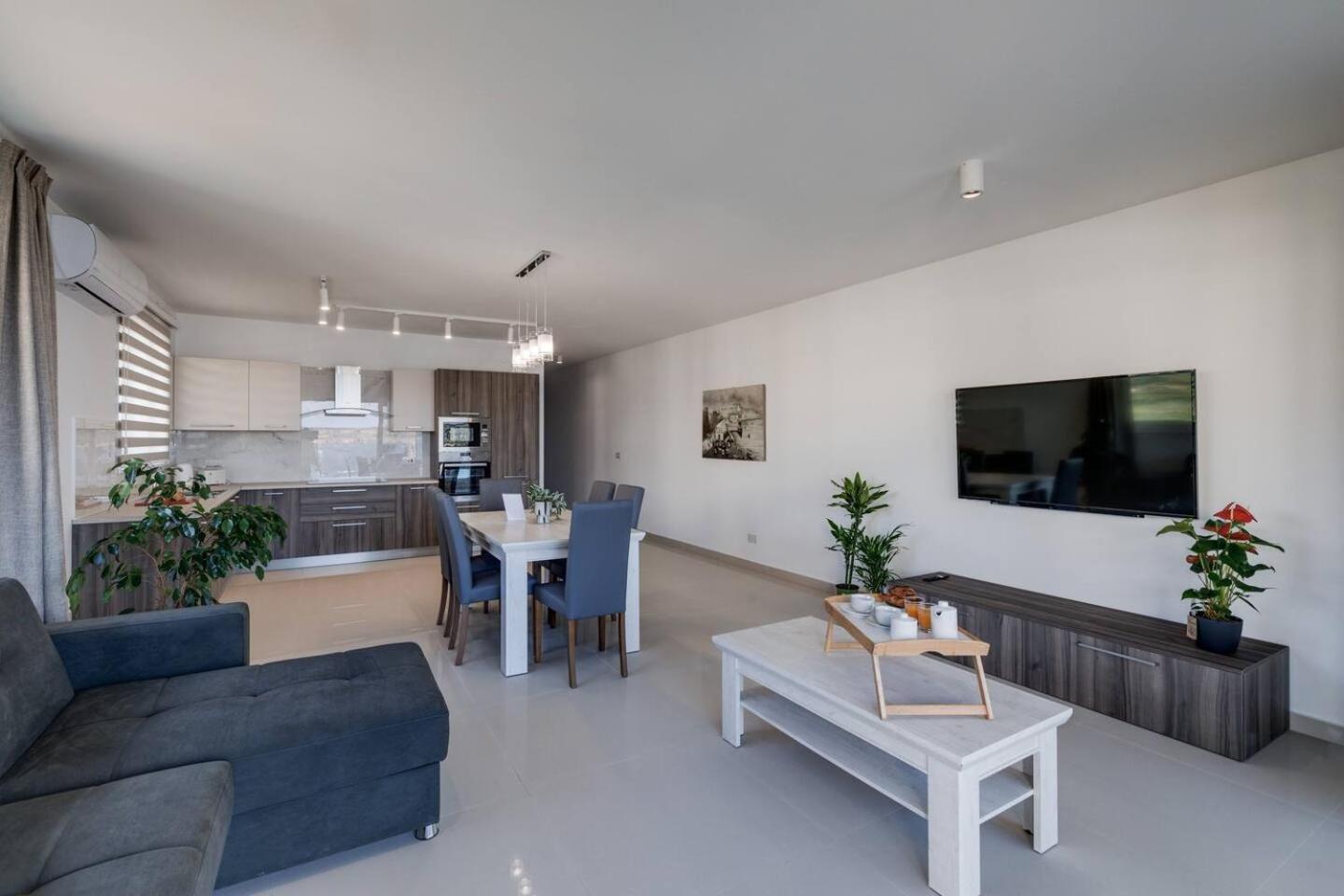 9Ten11 Seafront By Homely Mellieħa Exterior foto