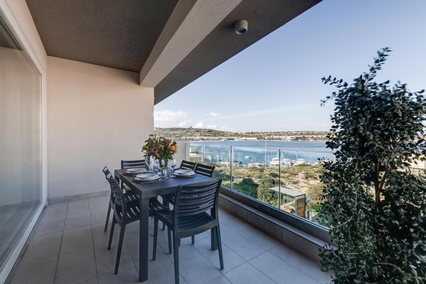 9Ten11 Seafront By Homely Mellieħa Exterior foto
